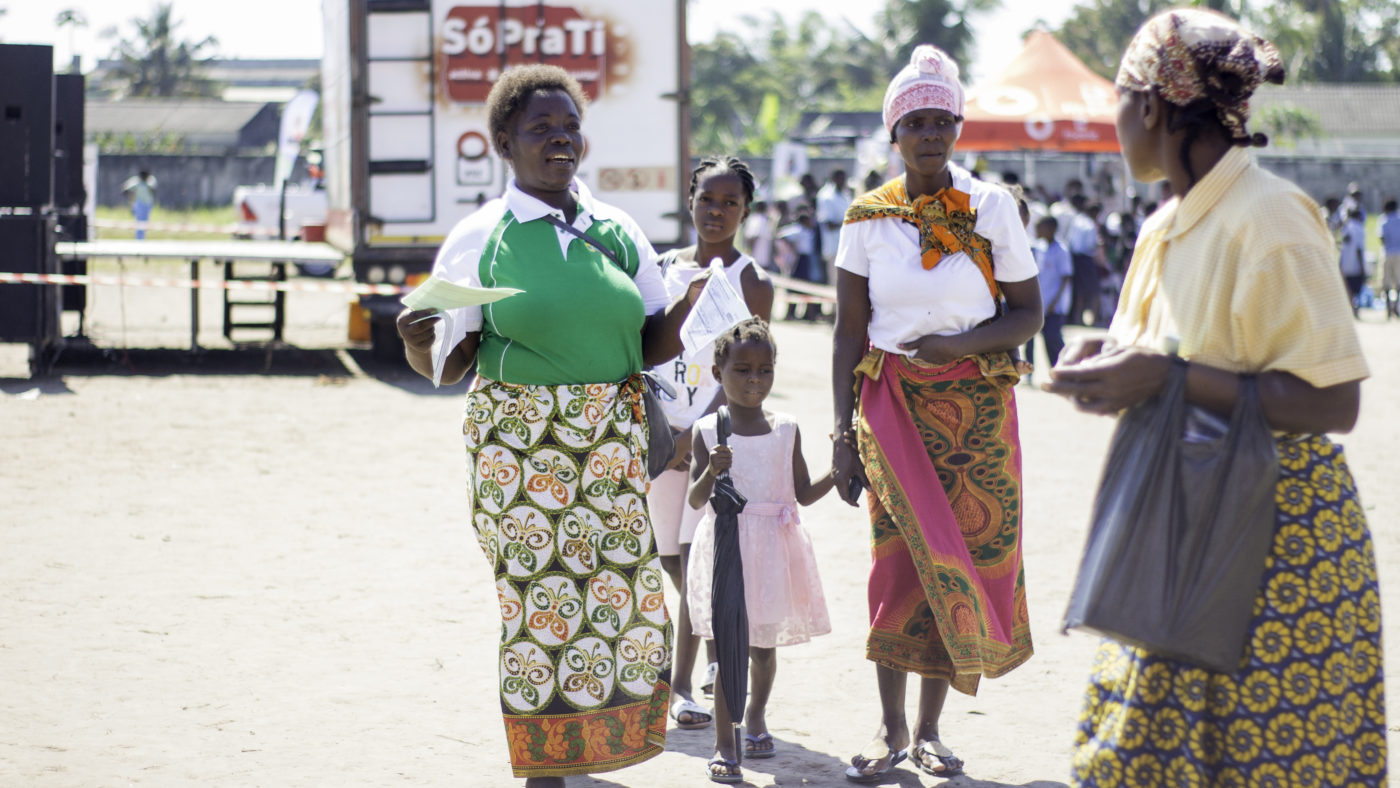 Caregivers and AGYW attend a One-Stop event in Mozambique.